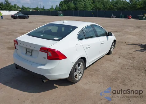 2013 Volvo S60 T5/T5 Platinum/T5 Premier/T5 Premier Plus z USA, uszkodzony, nr VIN YV1612FS3D1213952